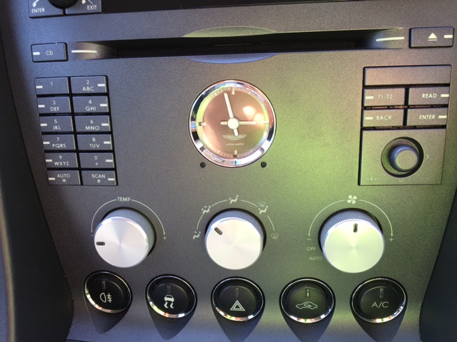 Aston Martin V8 Vantage (2006) interiors