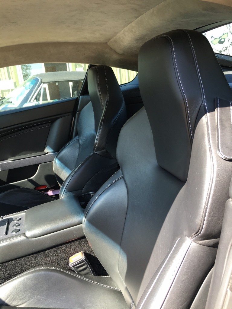 Aston Martin V8 Vantage (2006) interiors
