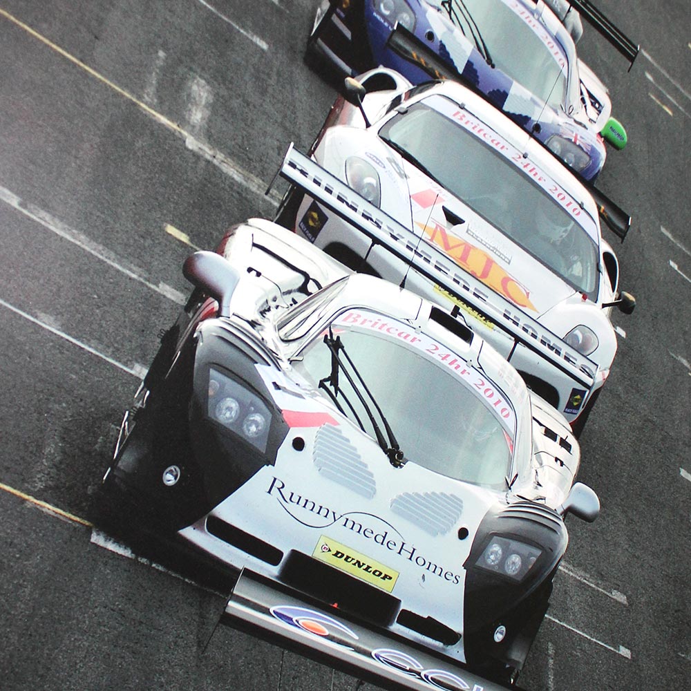 topcats racing white and black mosler mt900 midrace