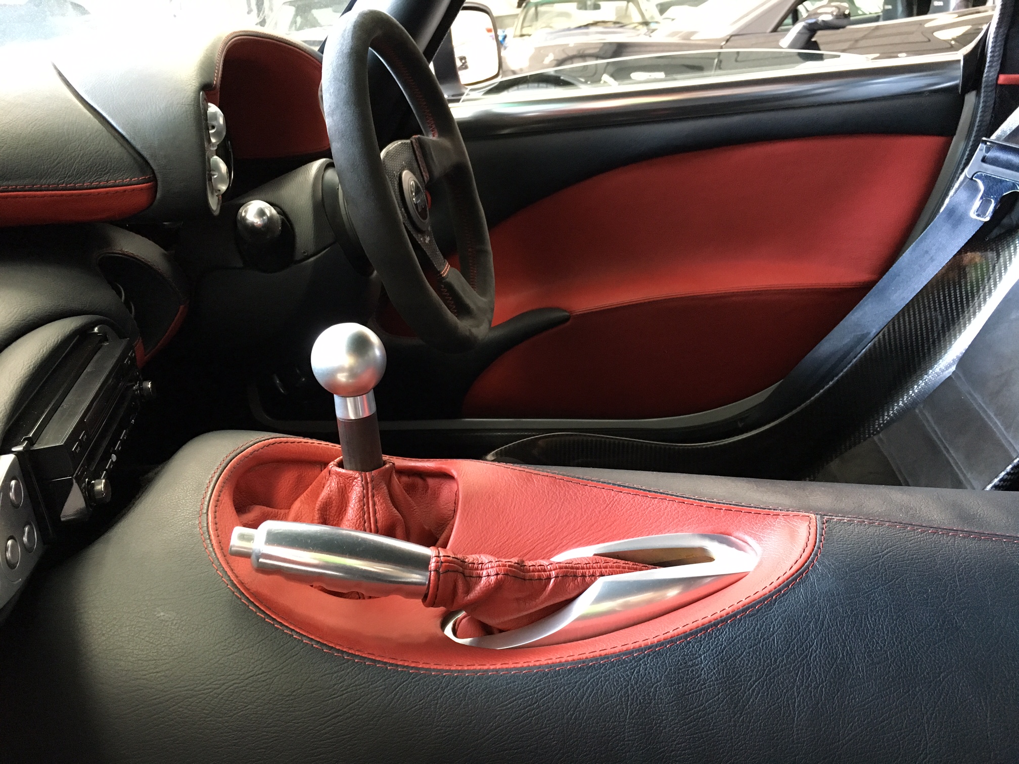TVR T350 with Topcats LS7 Conversion (2003) interior